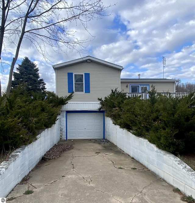 view of front of house featuring a garage and concrete driveway
