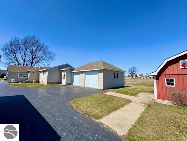 1705 S State Rd, Ithaca, MI 48847 - exterior space with an outbuilding, a detached garage, a barn, and a front yard