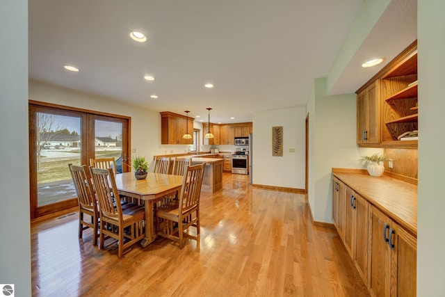 1339 Killdeer Ln, Kingsley, MI 49649 - dining room with recessed lighting, visible vents, light wood-type flooring, and baseboards