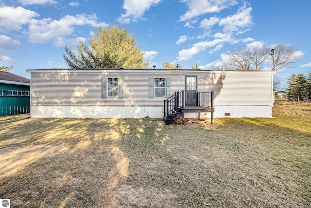 view of front of home with a front lawn