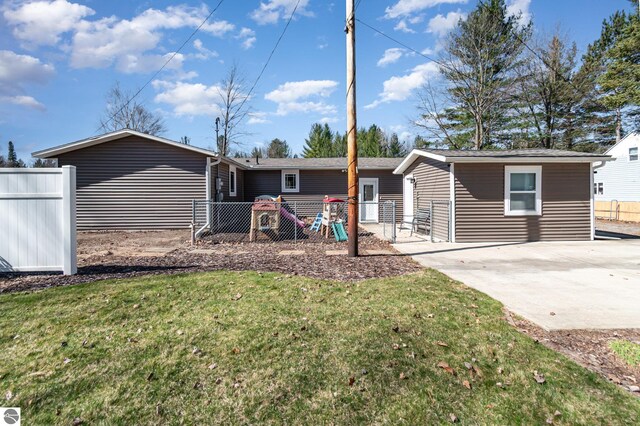 3901 W Thendara Dr, Gladwin, MI 48624 - rear view of property featuring a lawn, a gate, and fence