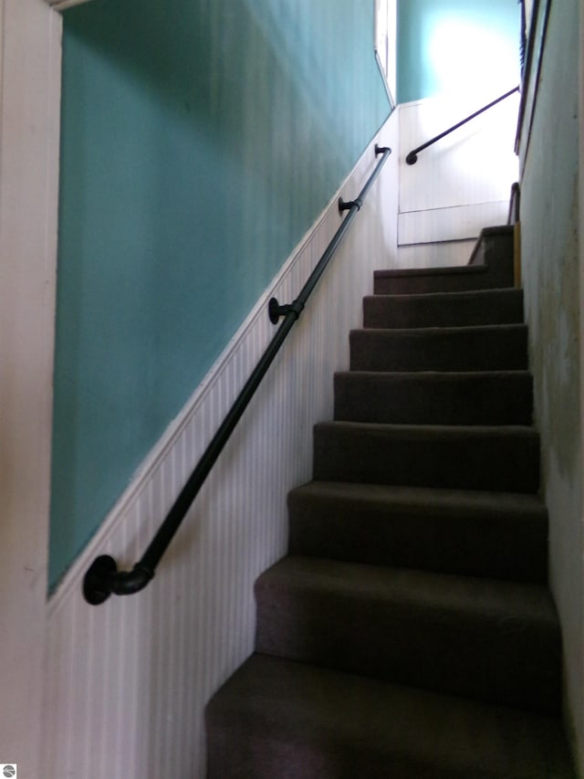 116 N Main St, Saint Louis, MI 48880 - view of stairs
