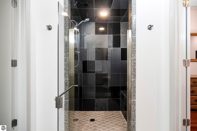 5343 Michibay Dr, Manistique, MI 49854 - bathroom featuring tiled shower