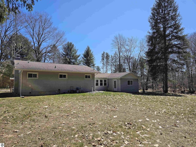 7497 N 7 Mile Rd, Lake City, MI 49651 - rear view of house featuring a yard