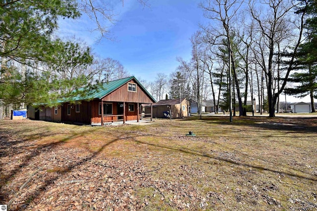 8991 W Oak Ln, Lake City, MI 49651 - view of front of property with covered porch