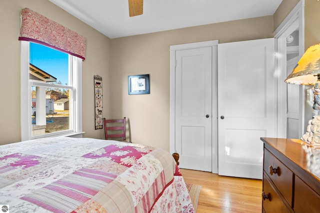 bedroom featuring light wood-style flooring and a ceiling fan