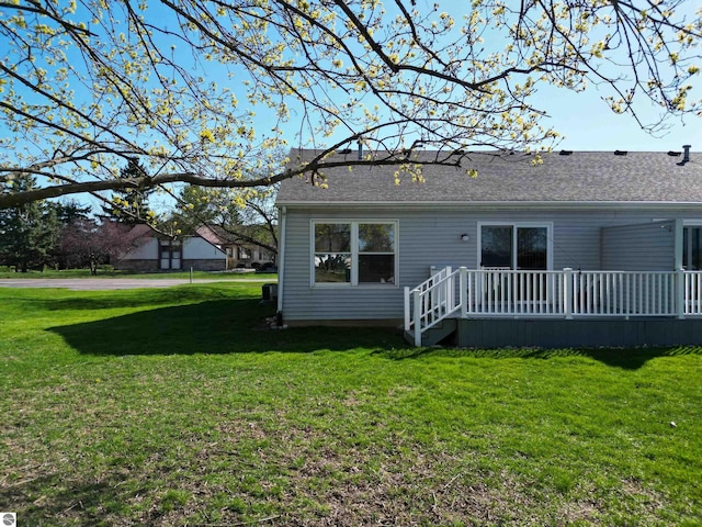 1173 Sunview, Saint Johns, MI 48879 - back of property featuring a wooden deck, a yard, and a shingled roof