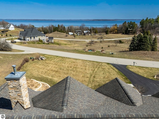 view of yard featuring a water view