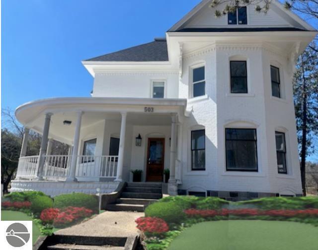 view of front of property with covered porch