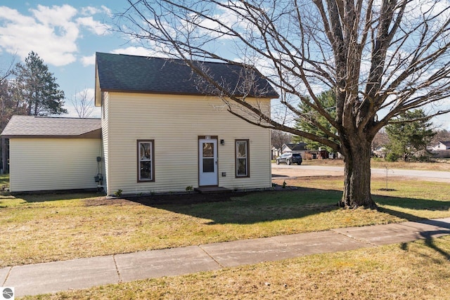 419 S Cherry St, Kalkaska, MI 49646 - view of front of house with a front yard