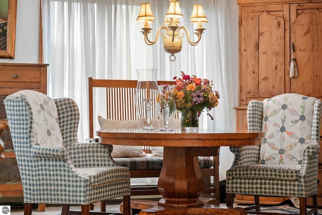 living area featuring an inviting chandelier