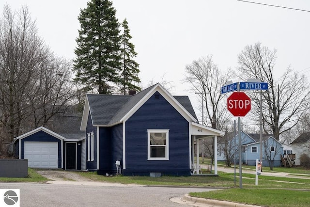 view of front facade with a garage