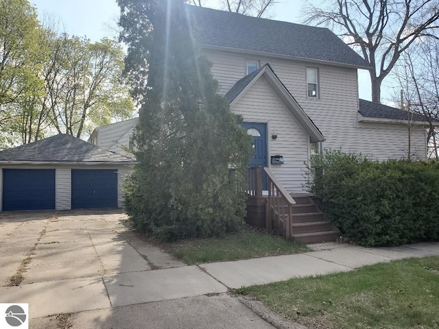 429 S Arnold, Mount Pleasant, MI 48858 - view of front facade featuring a garage, roof with shingles, and concrete driveway