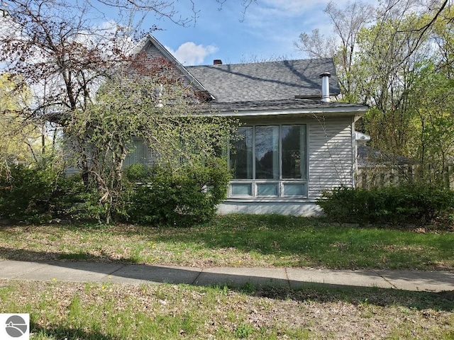 429 S Arnold, Mount Pleasant, MI 48858 - view of side of home with a shingled roof
