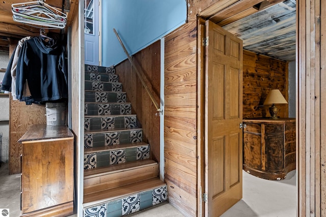 2280 NW Tamara Rd, Kalkaska, MI 49646 - view of stairway