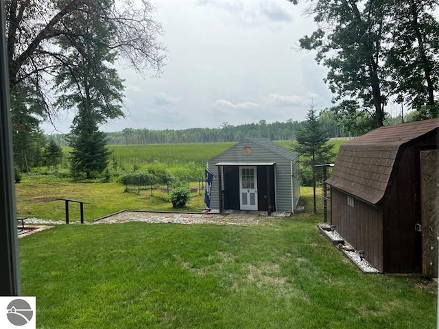 view of yard with an outbuilding and a shed