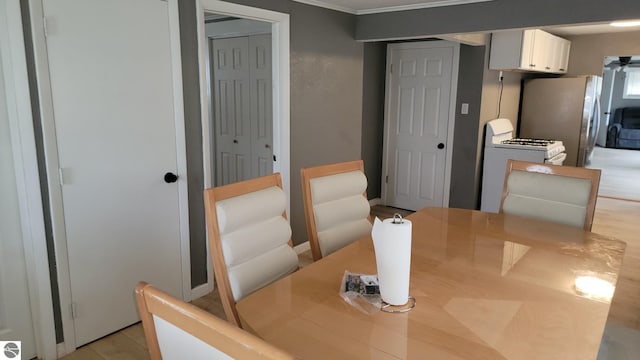 dining area featuring ornamental molding