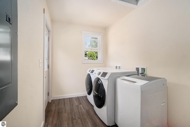 clothes washing area featuring baseboards, laundry area, dark wood finished floors, and independent washer and dryer