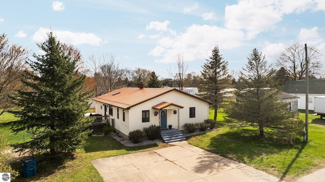 431 E Bittner Ave, Reed City, MI 49618 - bungalow with a front yard