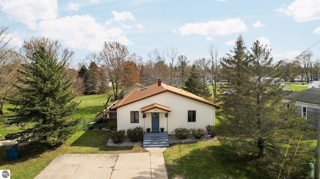 431 E Bittner Ave, Reed City, MI 49618 - view of front of property featuring a front lawn and a chimney