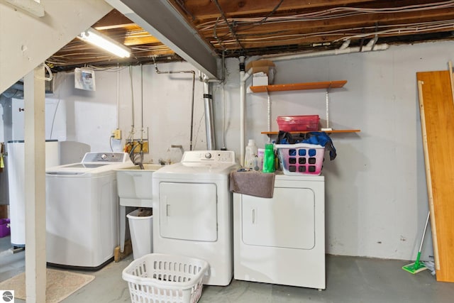 422 W Center, Alma, MI 48801 - laundry room featuring laundry area, a sink, and washing machine and clothes dryer