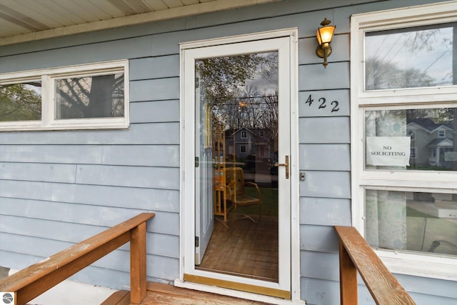 422 W Center, Alma, MI 48801 - view of doorway to property