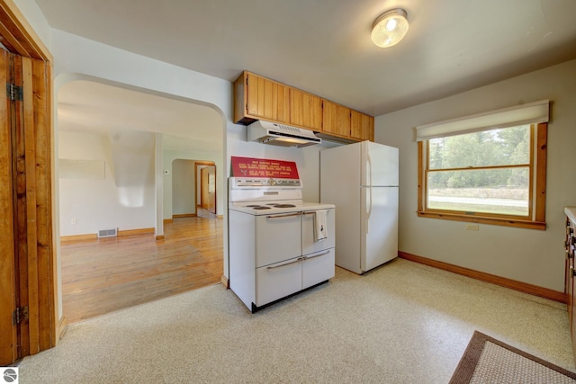 kitchen with visible vents, white appliances, baseboards, under cabinet range hood, and arched walkways