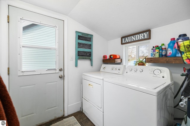 917 Lincoln St, Traverse City, MI 49686 - laundry area with laundry area, a textured ceiling, and washing machine and clothes dryer