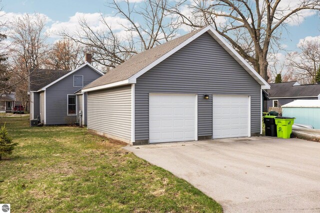 917 Lincoln St, Traverse City, MI 49686 - view of detached garage