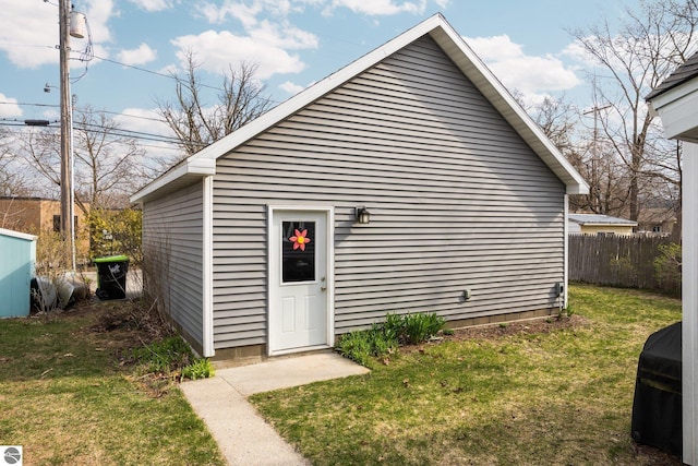 917 Lincoln St, Traverse City, MI 49686 - view of outdoor structure featuring fence