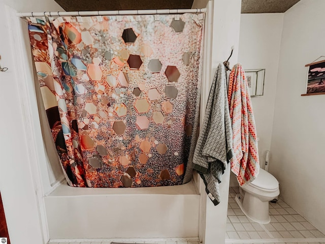 full bath with toilet and shower / bath combo with shower curtain