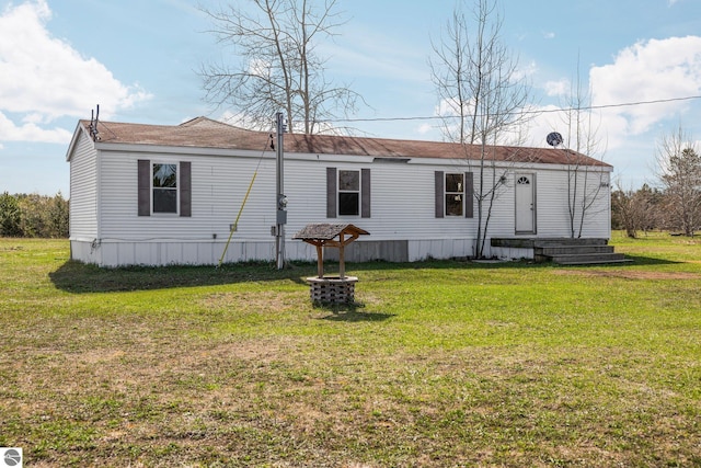 manufactured / mobile home with a front lawn