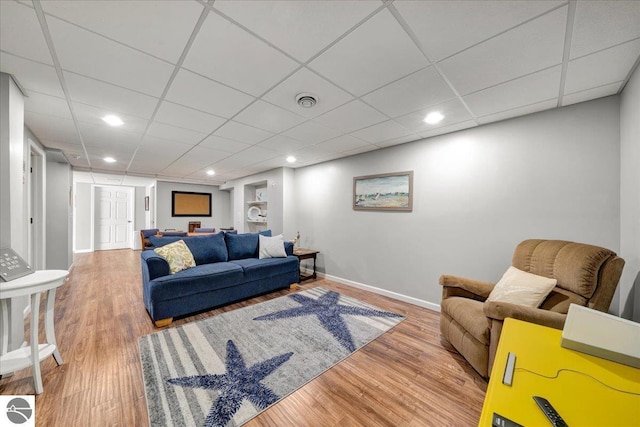 living room with baseboards, recessed lighting, and wood finished floors