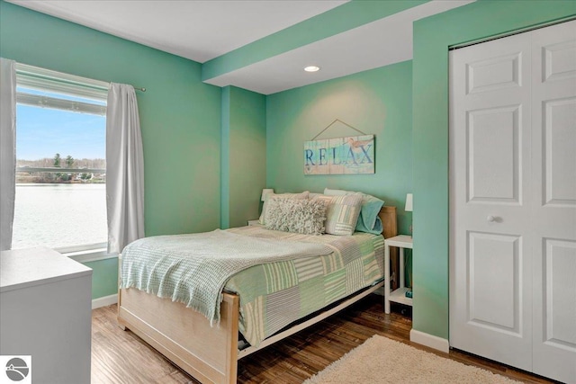 bedroom with baseboards, recessed lighting, and wood finished floors