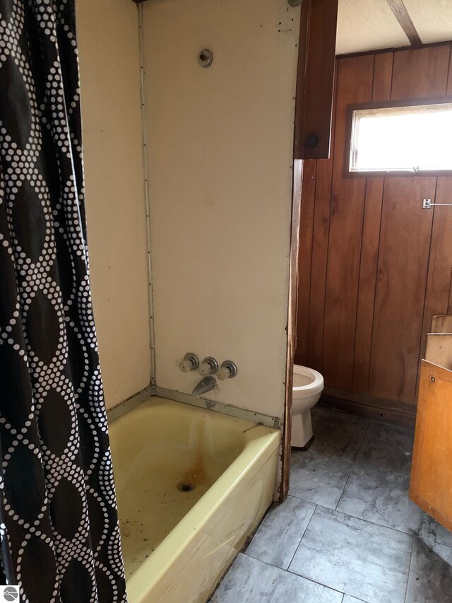 20122 Hayes Rd, Big Rapids, MI 49307 - full bathroom featuring toilet