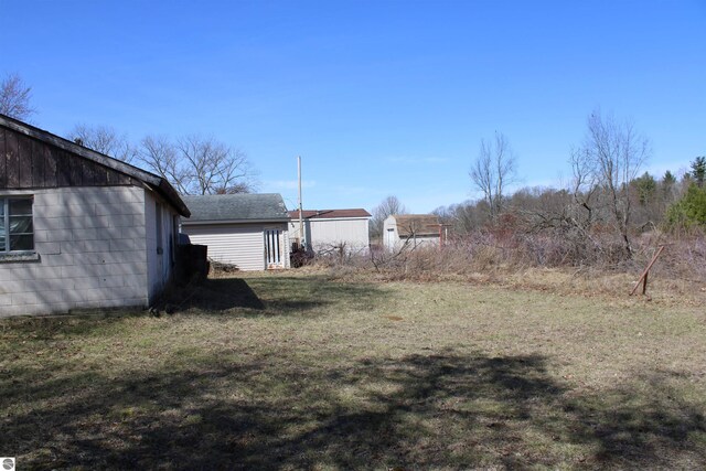 20122 Hayes Rd, Big Rapids, MI 49307 - view of yard