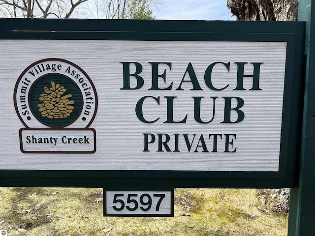 view of community / neighborhood sign