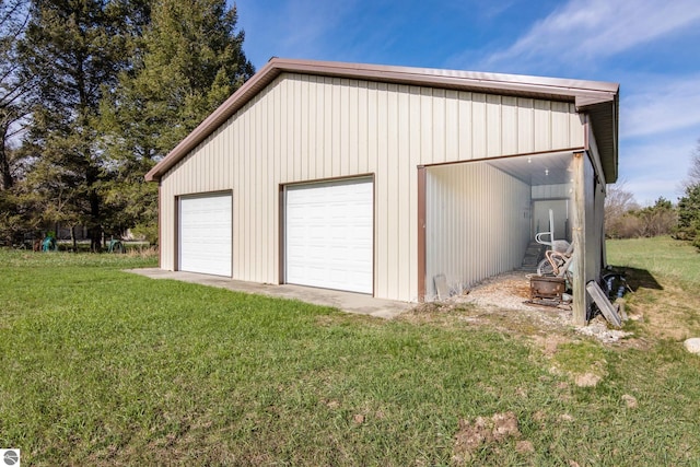 view of detached garage