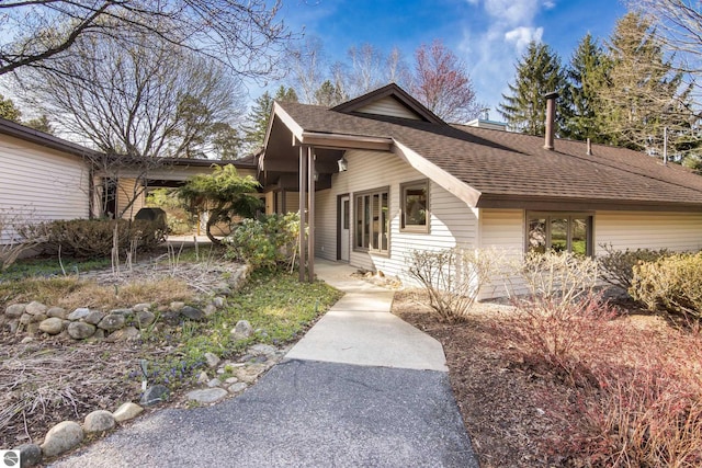 view of front of house featuring a shingled roof