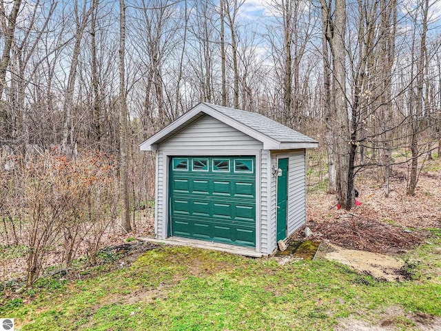view of detached garage
