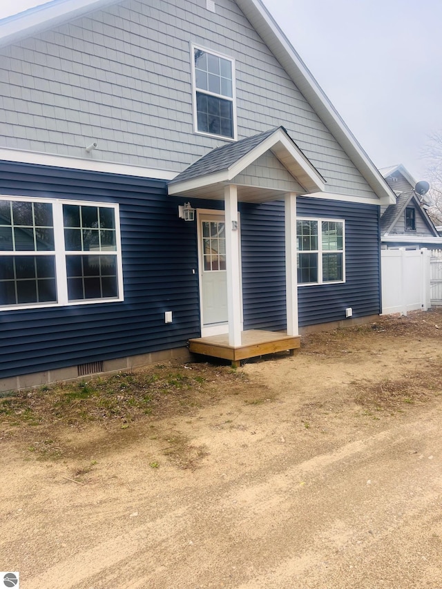 bungalow-style home featuring fence