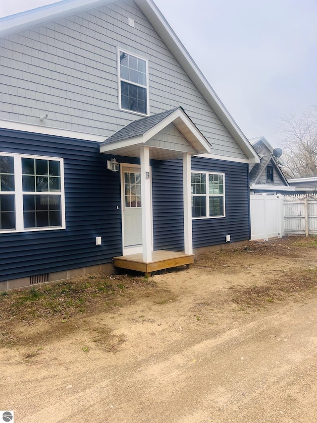 bungalow-style house featuring fence