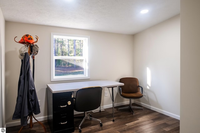 office area featuring a textured ceiling, dark wood-style floors, and baseboards