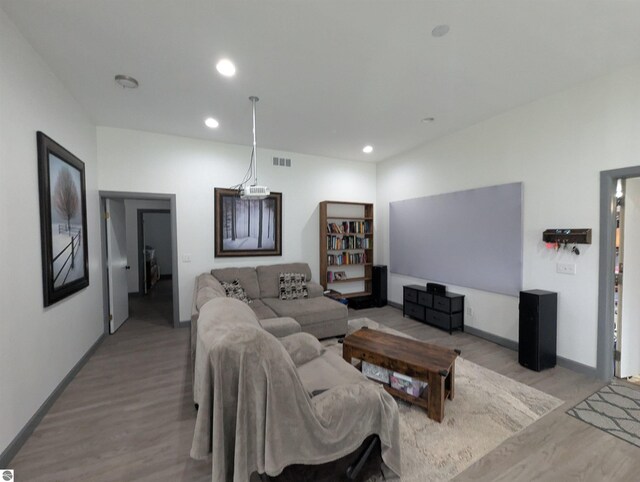 living area with visible vents, recessed lighting, baseboards, and light wood-type flooring