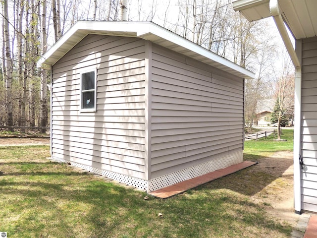 view of outdoor structure with an outbuilding