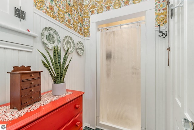 interior details with wainscoting and wallpapered walls