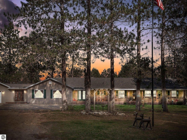 single story home with a yard