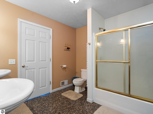 full bath with a sink, baseboards, toilet, and visible vents
