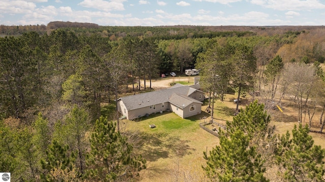 birds eye view of property featuring a wooded view