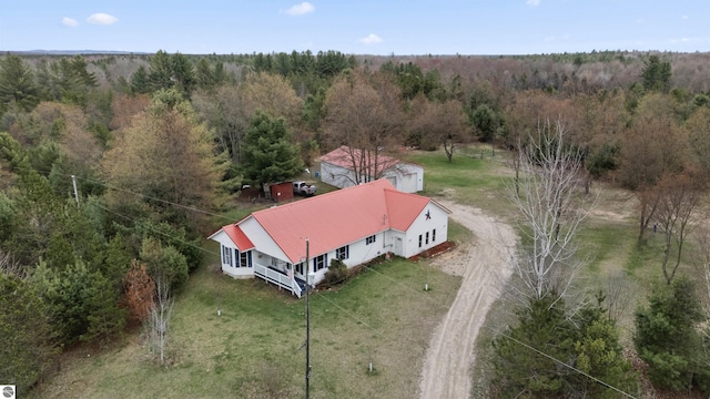 birds eye view of property with a wooded view
